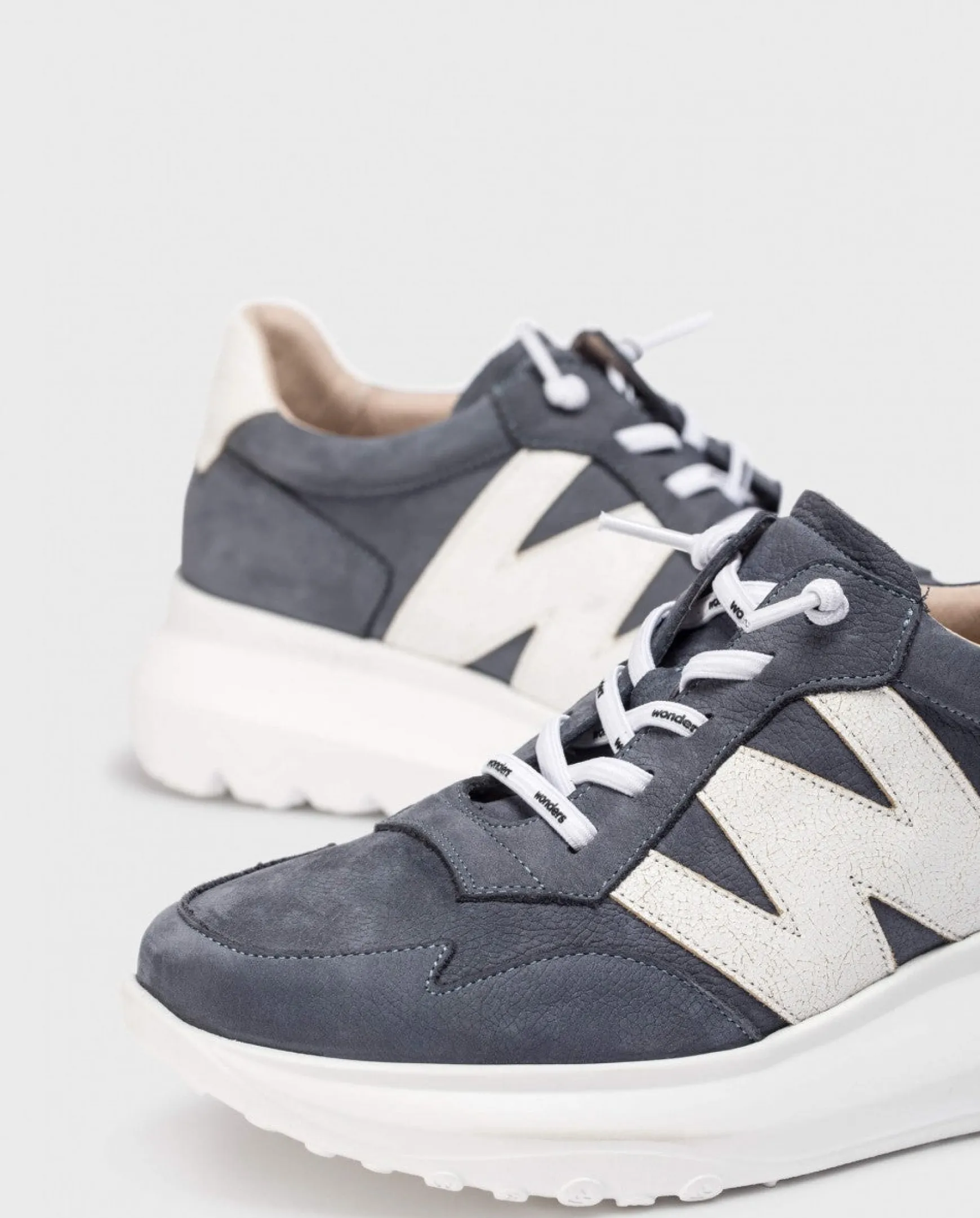 A4002 BALTIC NAVY/OFF WHITE