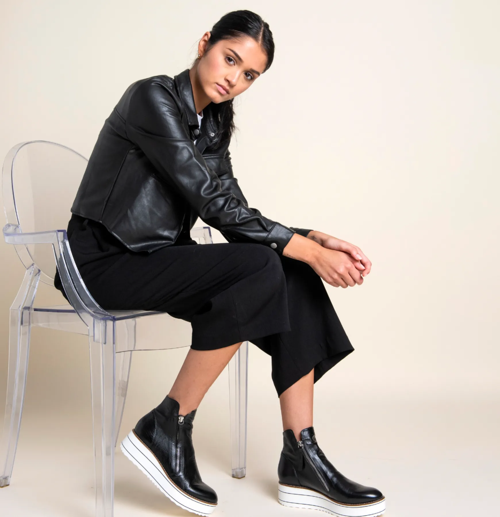 NENE BLACK/WHITE SOLE