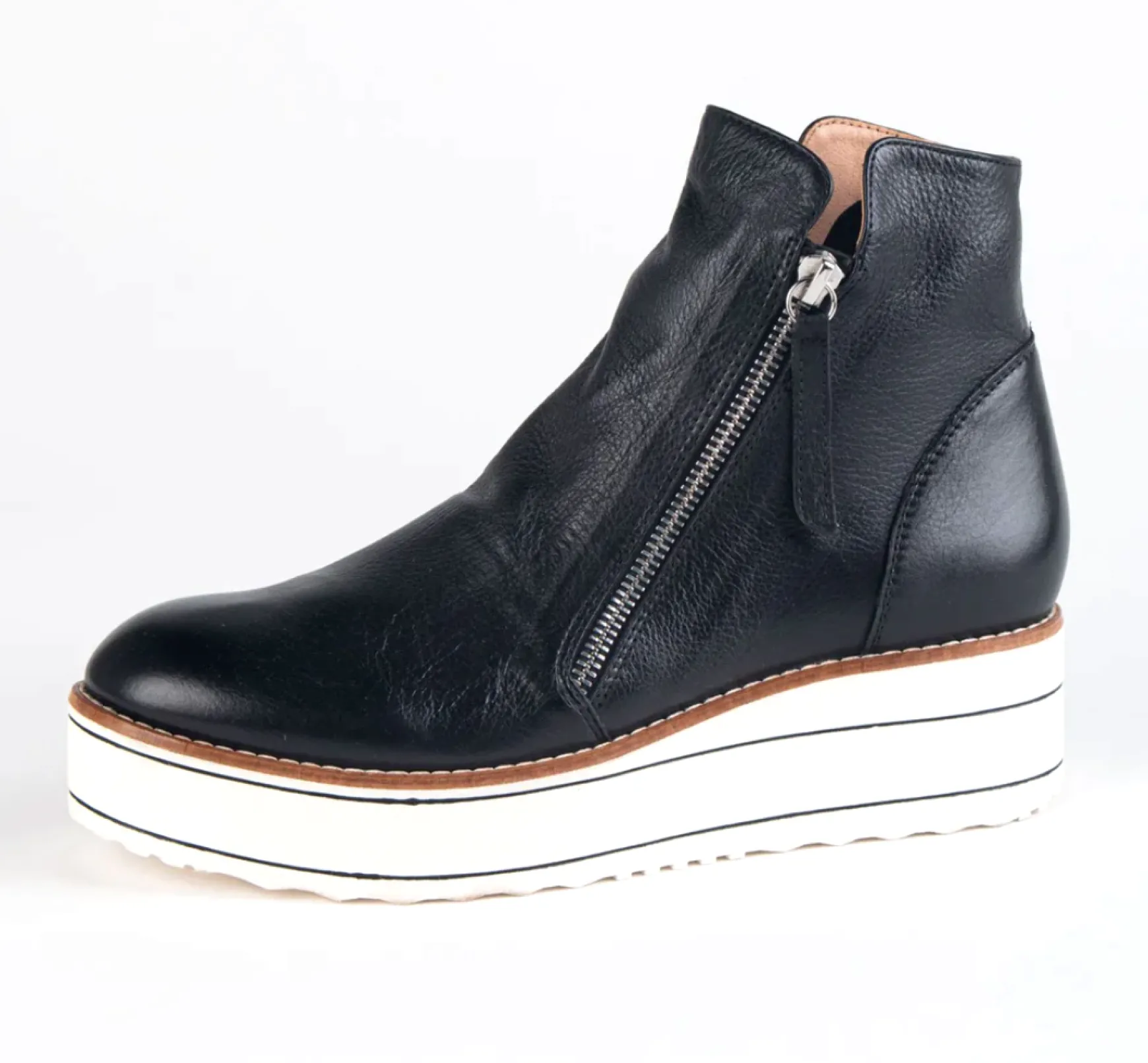 NENE BLACK/WHITE SOLE