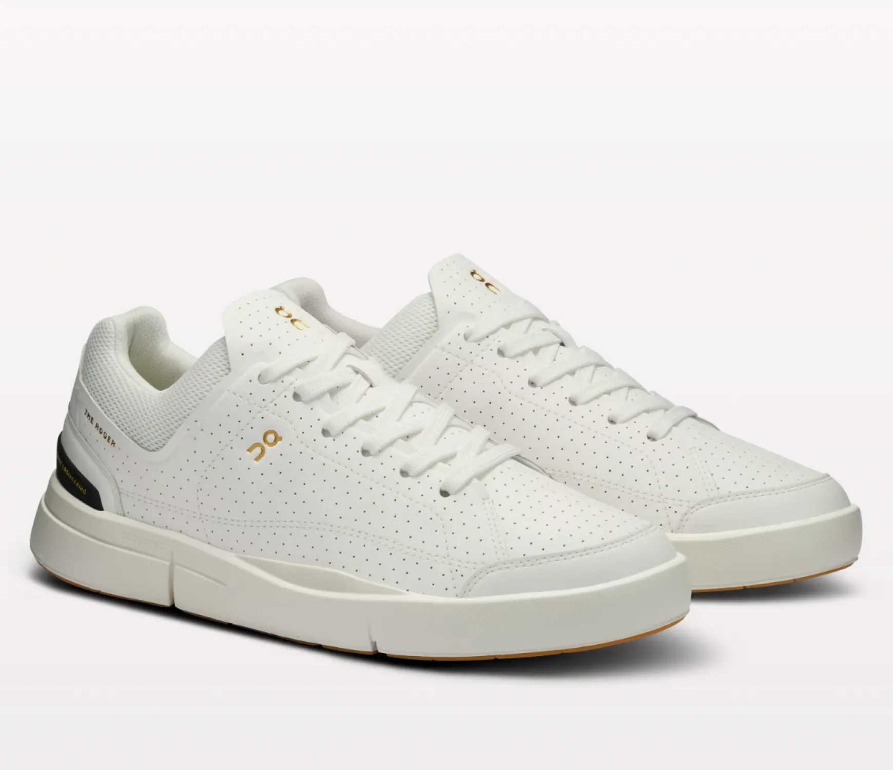 ROGER CENTER COURT PERFED WOMEN WHITE/BLACK